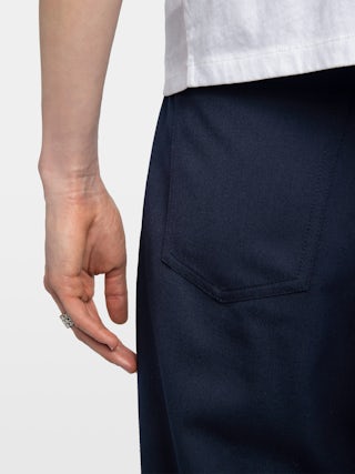 Pantalon Perya - Pantalon en laine mélangée twill, esprit cargo avec découpes western.