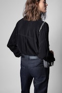 Hemdbluse Tamara Strass - Schwarze Damenhemdbluse mit strassbesetzten Ärmeln. Hergestellt mit Fasern aus nachhaltig bewirtschafteten Wäldern