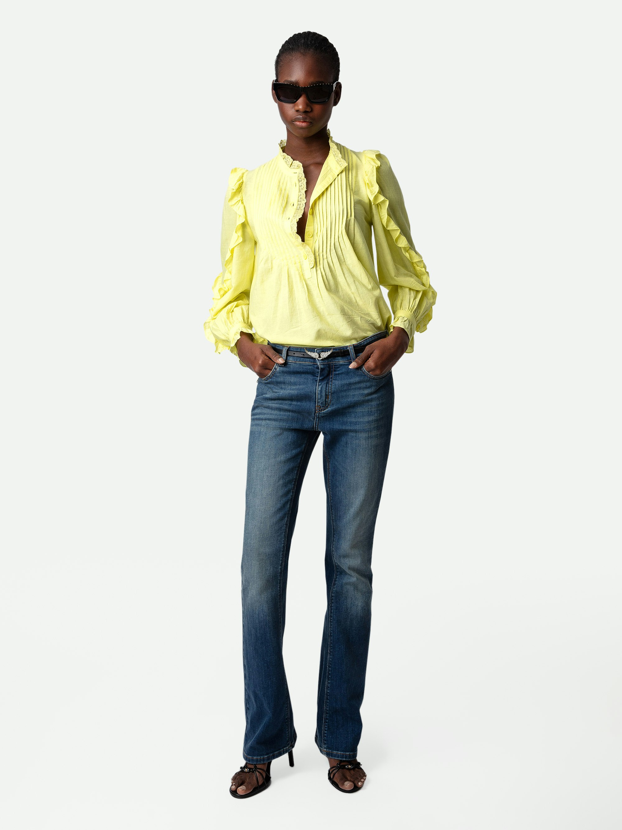 Blusa Timmy - Blusa de algodón en color amarillo claro con mangas largas y volantes.