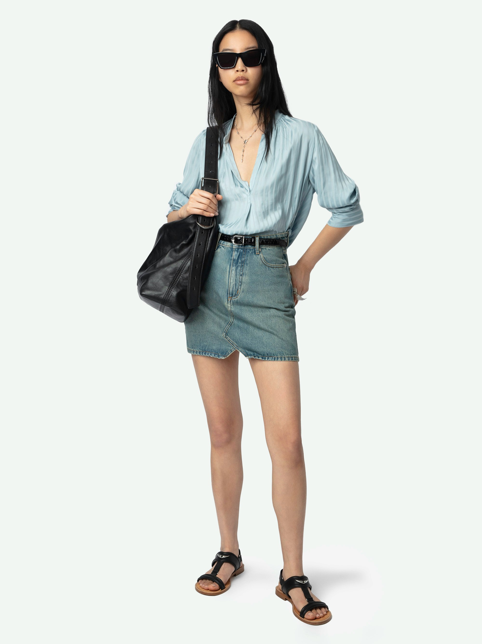 Blusa Tink Satinato - Camicetta in raso jacquard a righe con colletto aperto, maniche lunghe e dettagli arricciati.