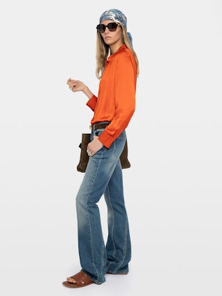 Blouse Tink Satin - Satin blouse with open neckline, long sleeves and gathered details.