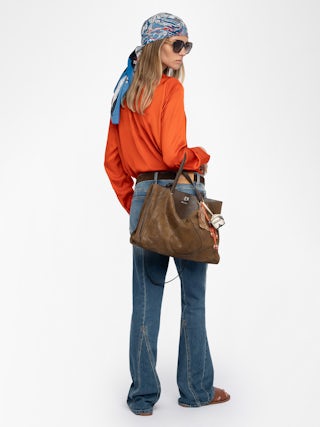 Blouse Tink Satin - Satin blouse with open neckline, long sleeves and gathered details.