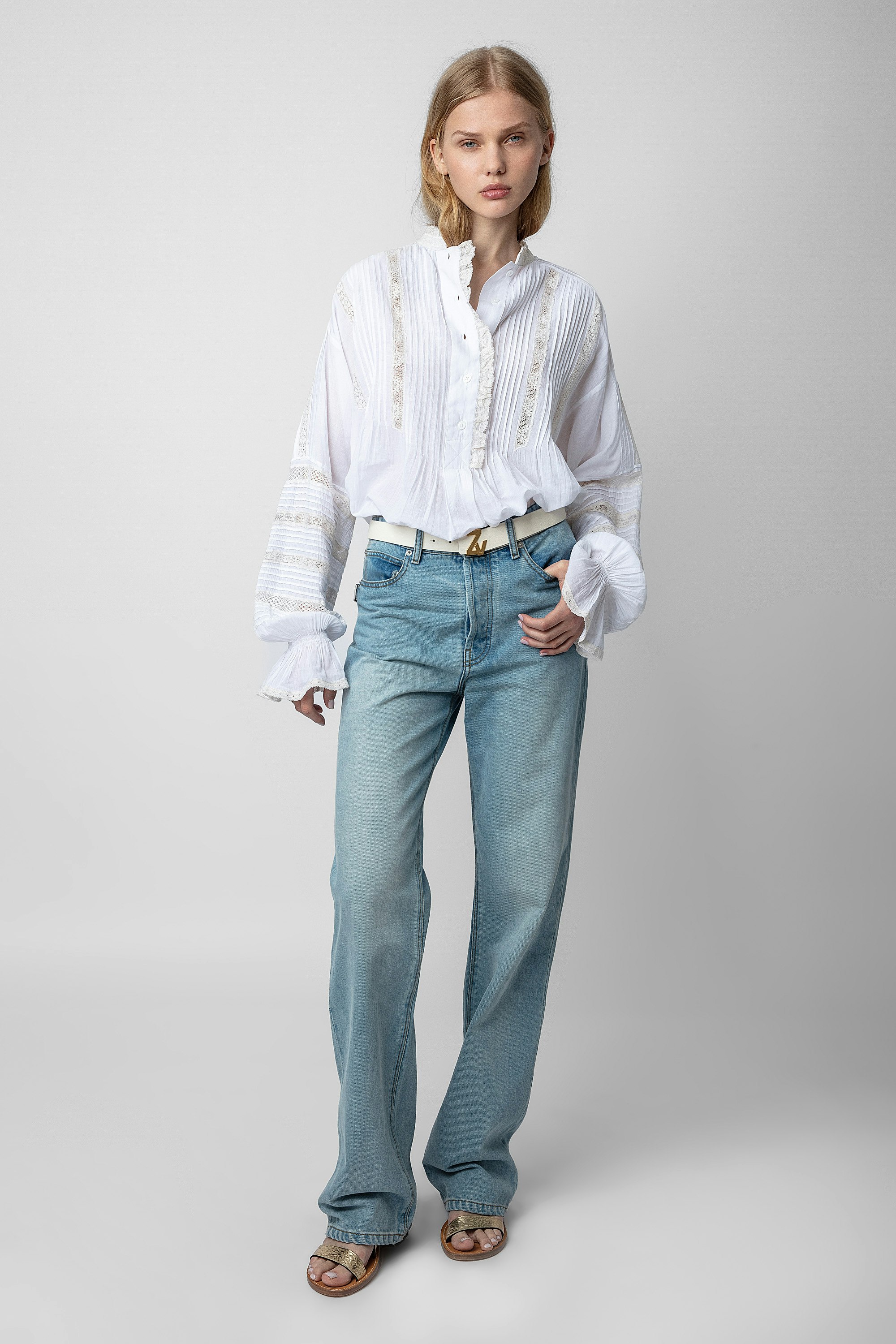 Blusa Tritelia - Blusa color blanco con bandas de encaje y mangas oversize Mujer