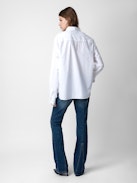 Camicia Tyrone - Camicia lunga in cotone bianco con bottoni, tasche e colletto con protezione rimovibile.