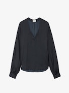 Blusa Tonastir Raso - Blusa in raso nero con collo serafino e maniche lunghe.