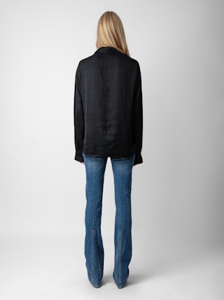 Chemise Tyrone Satin - Chemise en satin noir à fermeture boutonnée, poche et col à protection amovible.