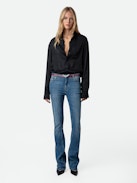 Camicia Tyron Raso - Camicia in raso nero con chiusura a bottoni, tasca e collo con protezione removibile.