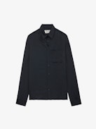 Camicia Tyron Raso - Camicia in raso nero con chiusura a bottoni, tasca e collo con protezione removibile.
