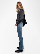 Camicia Thely Satin - Camicia in raso, maniche lunghe, chiusura con bottoni e strass a forma d'ala sul retro.