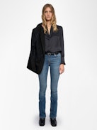 Camicia Thely Satin - Camicia in raso, maniche lunghe, chiusura con bottoni e strass a forma d'ala sul retro.