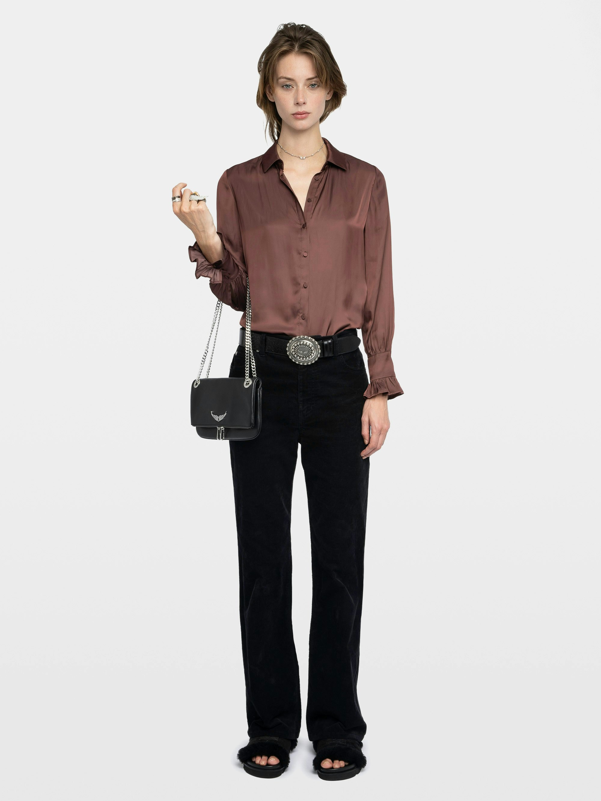 Hemd Thely Satin - Hemd aus Satin, lange Ärmel, Knopfverschluss und Strass-Flügel auf dem Rücken.