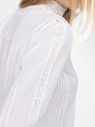 Camicia Tano - Camicia tomboy in cotone con inserto in pizzo e ali ricamate sulla schiena.