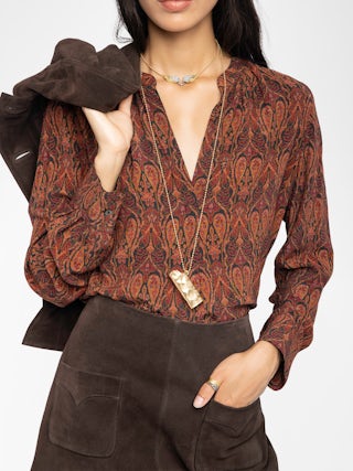 Tink Blouse - Printed viscose blouse with open collar, long sleeves and gathered details.