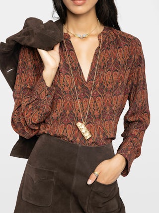 Blouse Tink - Blouse en viscose imprimée à col ouvert, manches longues et détails froncés.