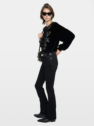 Tigy Blouse - Loose-fitting velvet blouse with neckline embroidery, long sleeves.