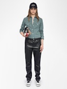 Camicia Thelma - Camicia aderente in popeline a righe con polsini ricamati.