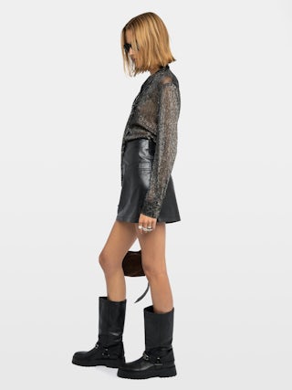 Camisa Tulba - Camisa de gasa shimmer con cuello lazada, bordado de alas en la espalda y cierre de botones.