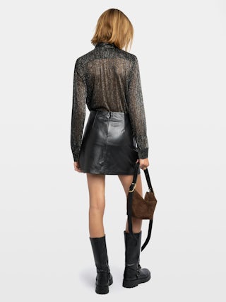 Camisa Tulba - Camisa de gasa shimmer con cuello lazada, bordado de alas en la espalda y cierre de botones.