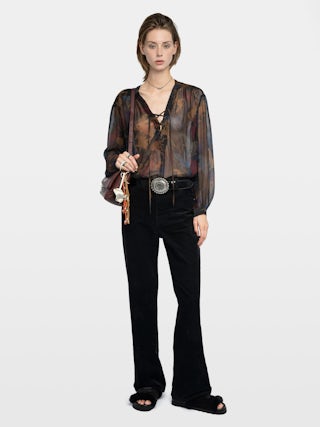 Chemise Tamela - Chemise en mousseline imprimée,, manches longues ballons, découpe western et décolleté lacé.