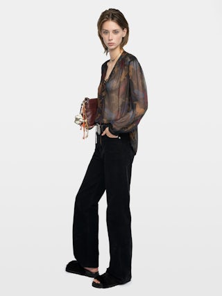 Chemise Tamela - Chemise en mousseline imprimée,, manches longues ballons, découpe western et décolleté lacé.