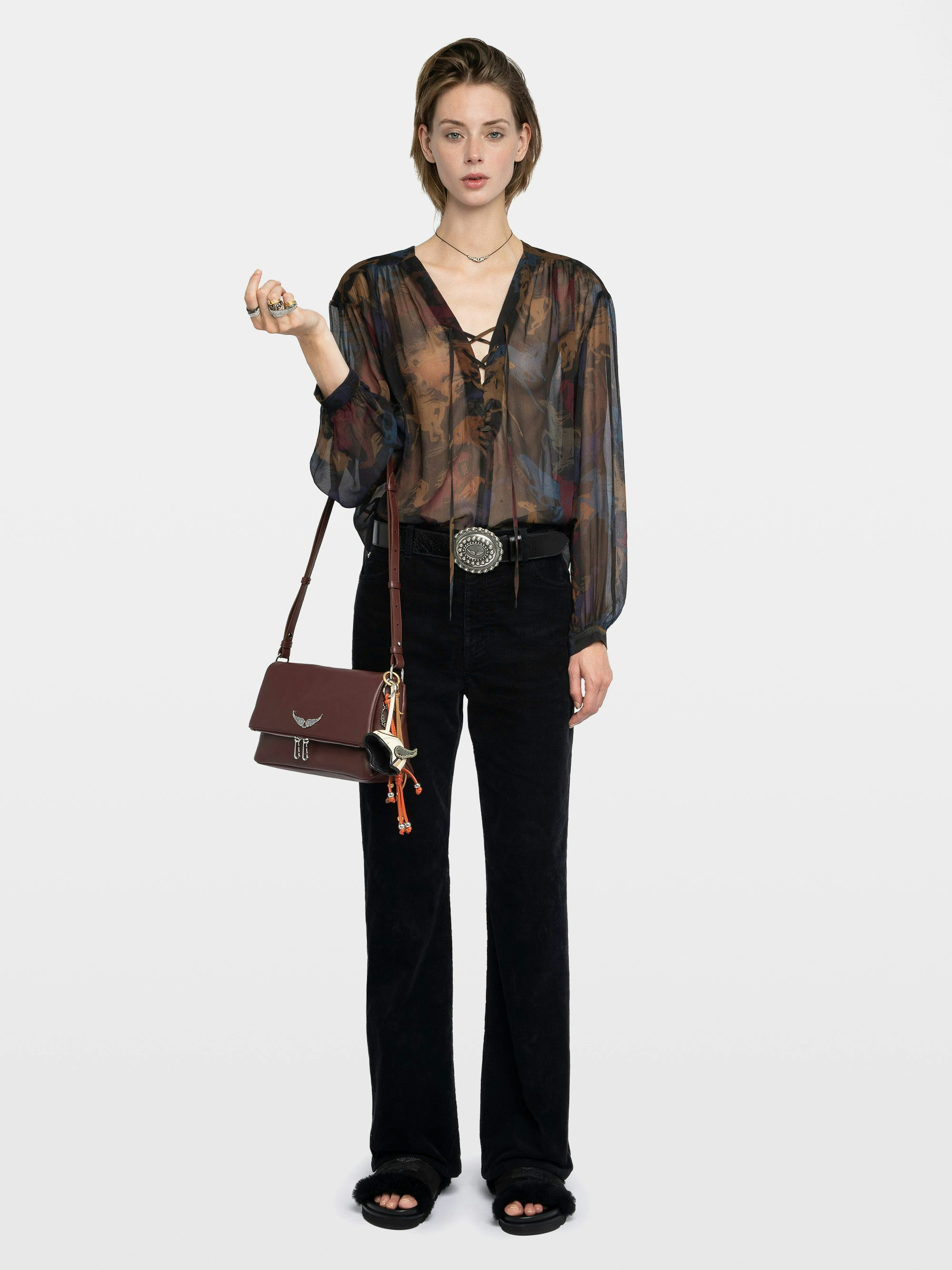 Chemise Tamela - Chemise en mousseline imprimée,, manches longues ballons, découpe western et décolleté lacé.