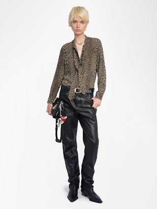 Chemise Tulba Satin - Chemise en satin avec col lavallière, borderie ailes dos et fermeture boutonnée.