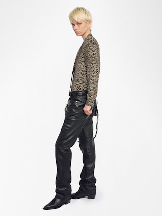 Chemise Tulba Satin - Chemise en satin avec col lavallière, borderie ailes dos et fermeture boutonnée.