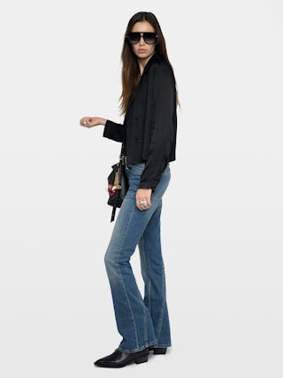 Blusa Tussi Satin - Blusa de viscosa lisa, manga larga y cierre cruzado abotonado.