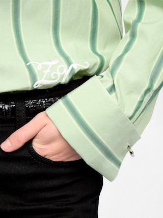 Hemd Morning - Oversize-Hemd aus gestreifter Popeline, aufgesetzte Brusttasche, Stickerei am Ärmel und Knopfloch.