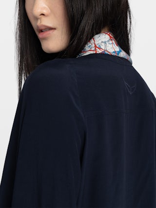 Tunika Torny - Tunika aus unifarbener Viskose, lange Ärmel und V-Ausschnitt.