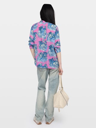 Bluse Tink - Bedruckte Viskosebluse mit offenem V-Ausschnitt, langen Ärmeln und gerafften Details.