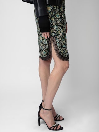 Jupe Jozy 100% Soie - Jupe mi-longue esprit lingerie en soie noire à fente, imprimé fleuri et bords en dentelle.