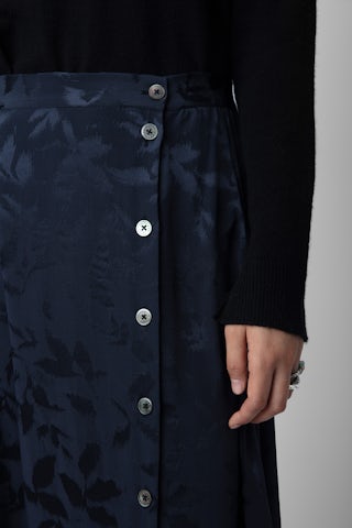 Jupe June Soie Jacquard - Jupe longue boutonnée en soie bleue marine jacquard étoile.