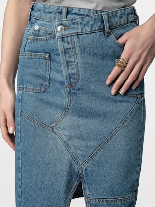 Skirt Jinko Denim - Mid-length washed denim skirt with asymmetric fastening, slit, pockets and panels.