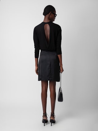 Jupe Joji Satin - Jupe courte en satin fendue, plissée et nouée à la taille.