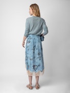 Falda de Seda Joslin Strass - Falda azul asimétrica de seda de estilo lencero de largo medio con estampado, encaje y strass.