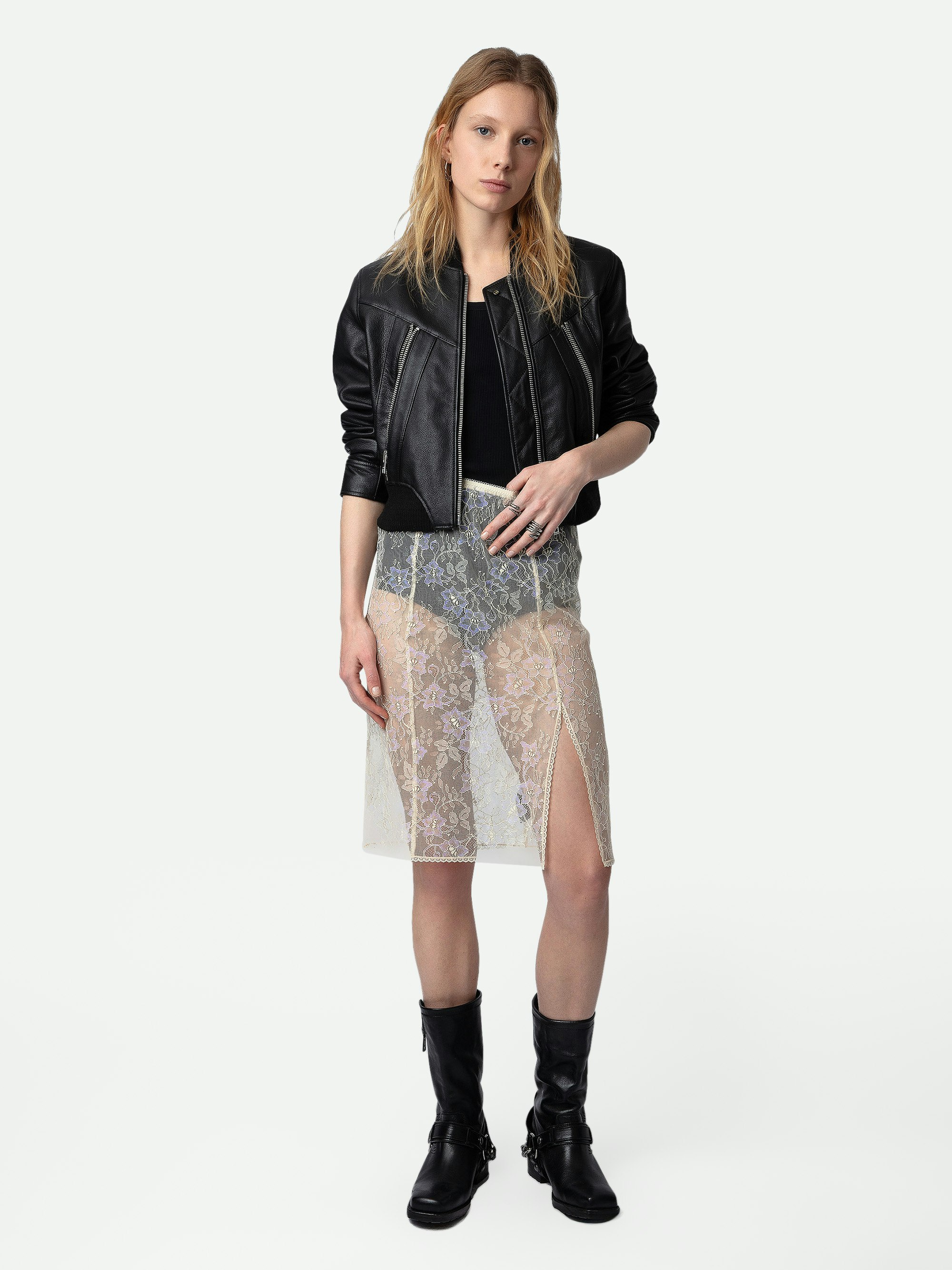 Falda Justicia - Falda de estilo lencero de largo medio en tono crudo con encaje floral.