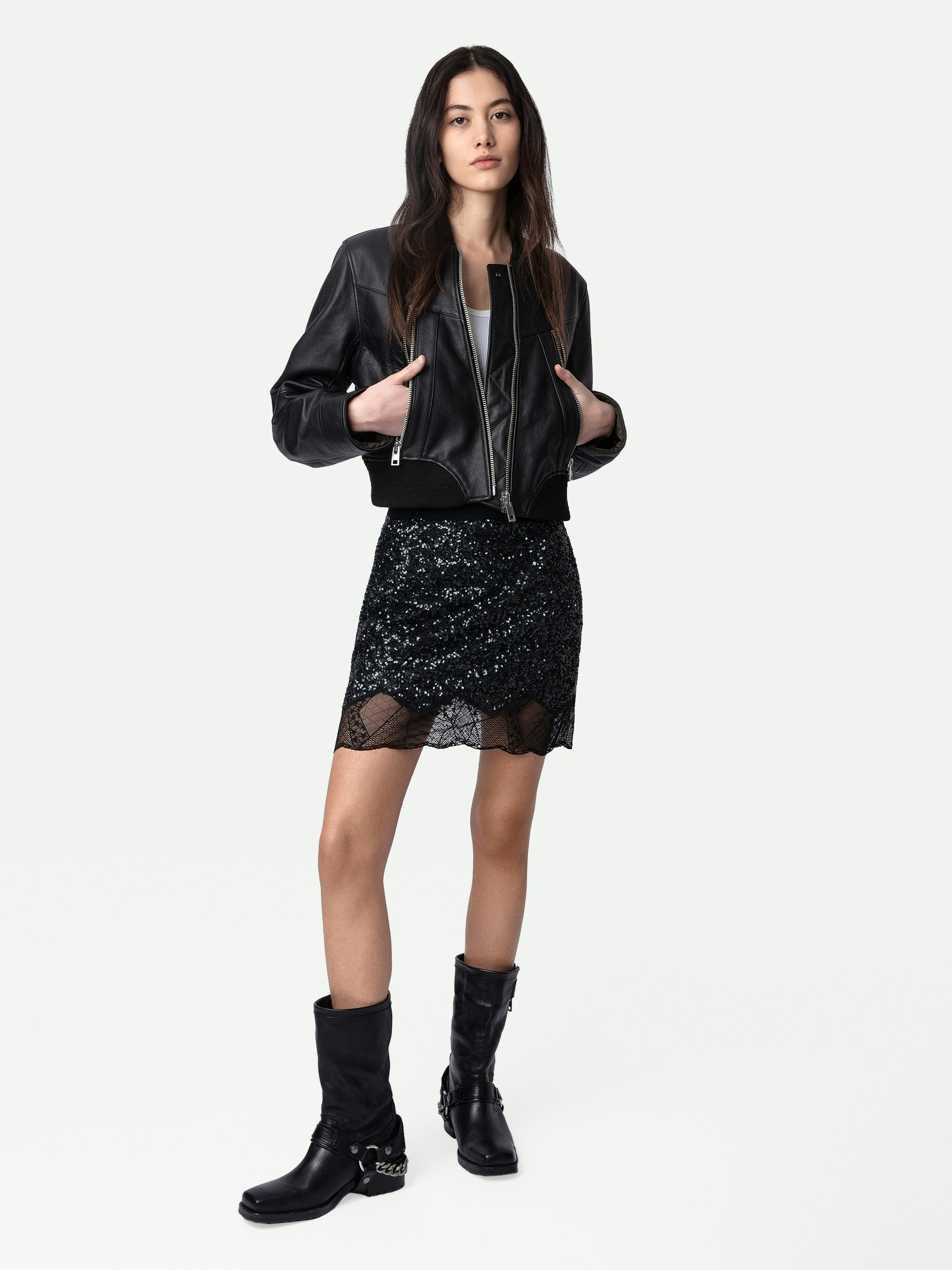 Falda de Lentejuelas Justicias - Falda negra corta con cinturilla elástica, lentejuelas y bordes de encaje.