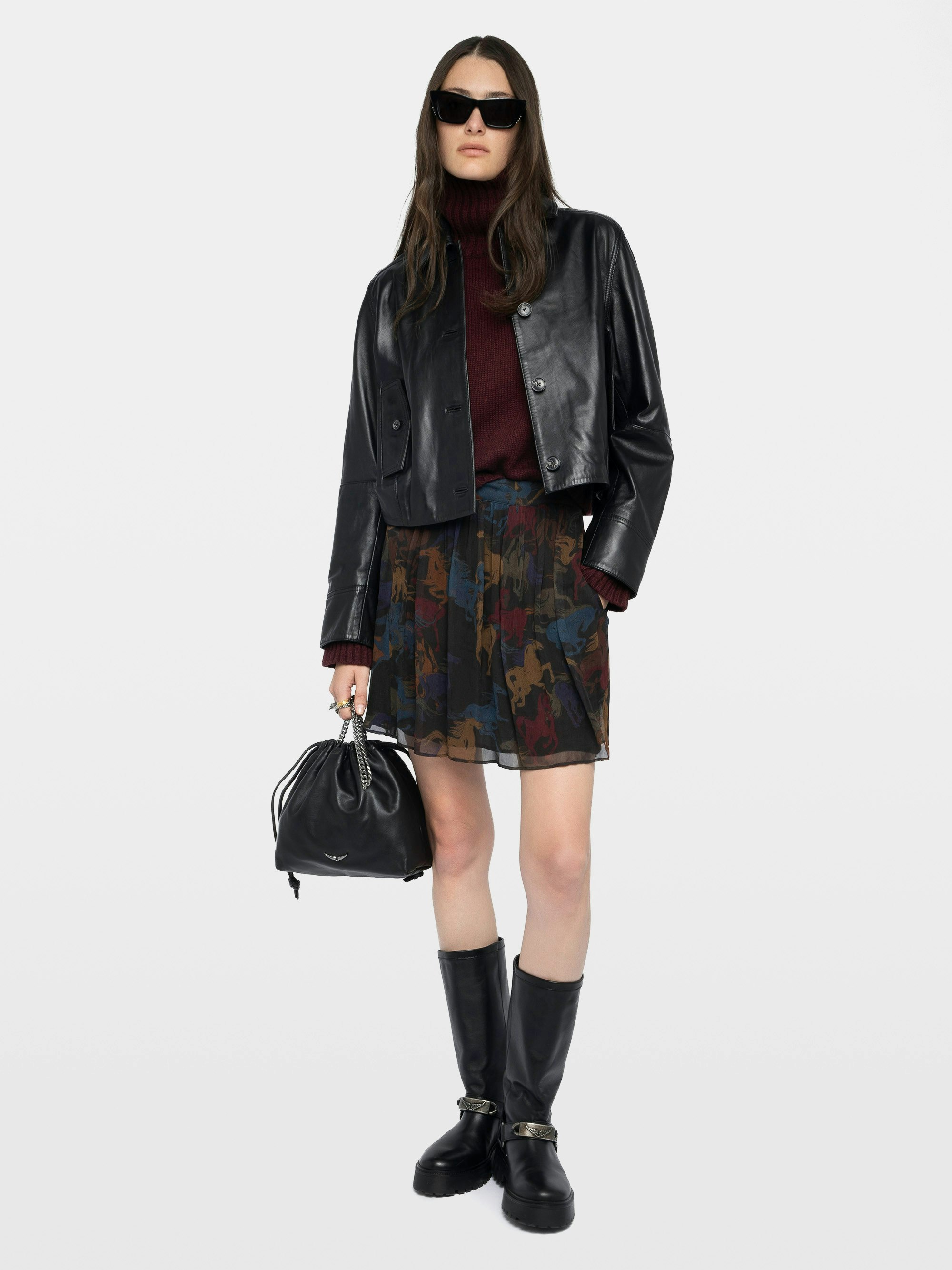 Jadys Skirt - Short chiffon skirt with print and slit, zip fastening.