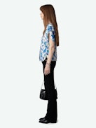 Top Tiffiny - Top de crepé en tono crudo con estampado floral Garden Flowers, cuello y bajo decorados con encaje y botones joya con strass en el lado izquierdo.