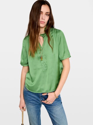 Top Topher Satin - Top en satin, manches courtes et fermeture boutonnée.