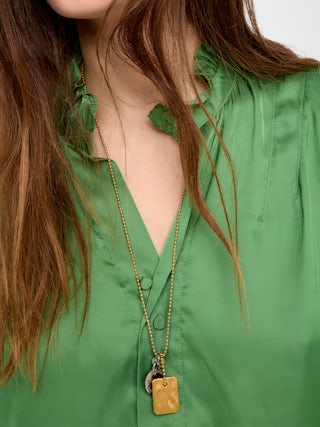 Top Topher Satin - Top en satin, manches courtes et fermeture boutonnée.