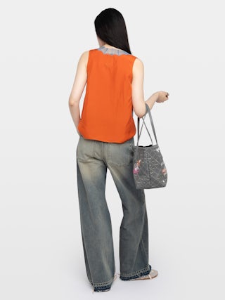 Canottiera Tasao 100% Seta - Top lingerie in seta habotai con pizzo e ali ricamate sul retro.