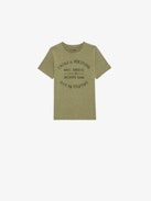Camiseta Toby con Escudo Niño - Camiseta de color caqui decorada con un escudo estampado para niño.
