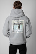 Sudadera Sanchi Photoprint - Sudadera de hombre de algodón gris claro adornada con un estampado fotográfico en la espalda