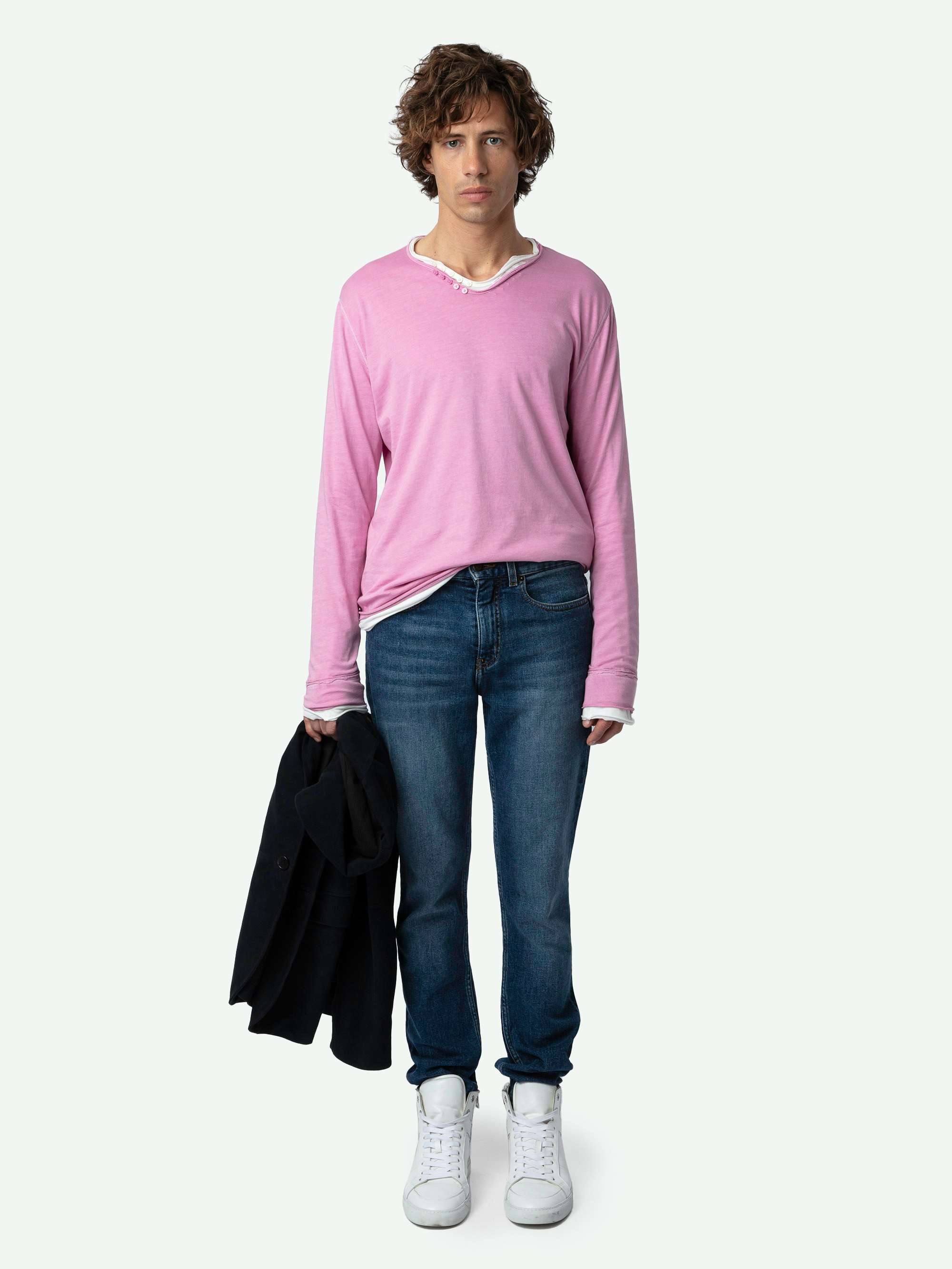 Monastir Henley T-shirt - Long-sleeved pink organic cotton Henley T-shirt with Greta poem print on the back.