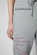 Pantalón Sofia Band of Sisters - Pantalón de mujer de algodón gris jaspeado adornado con inscripciones Band of Sisters