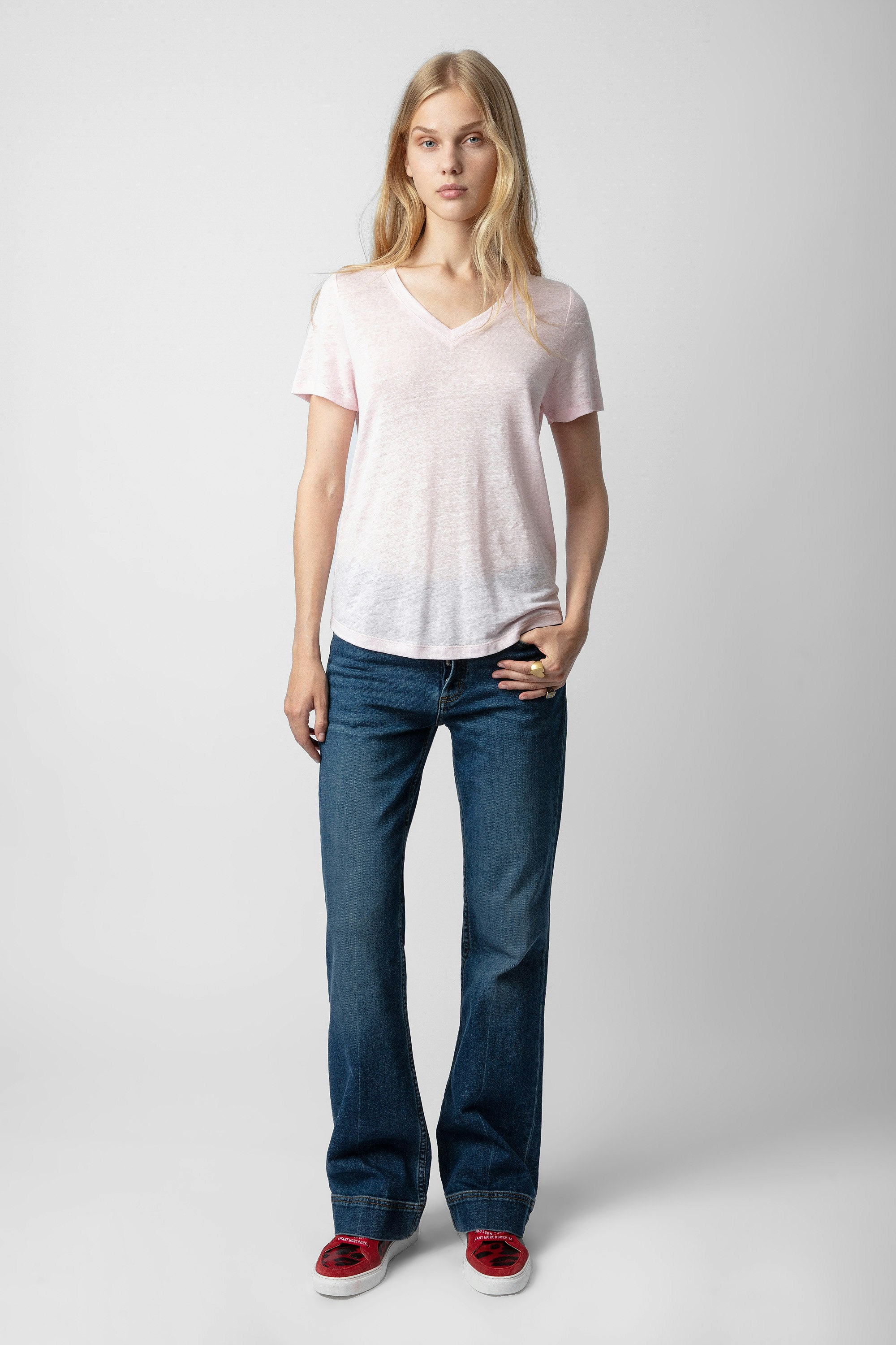 Atia Wings Linen T-shirt - Women’s light pink linen T-shirt with wings motif on the left sleeve.