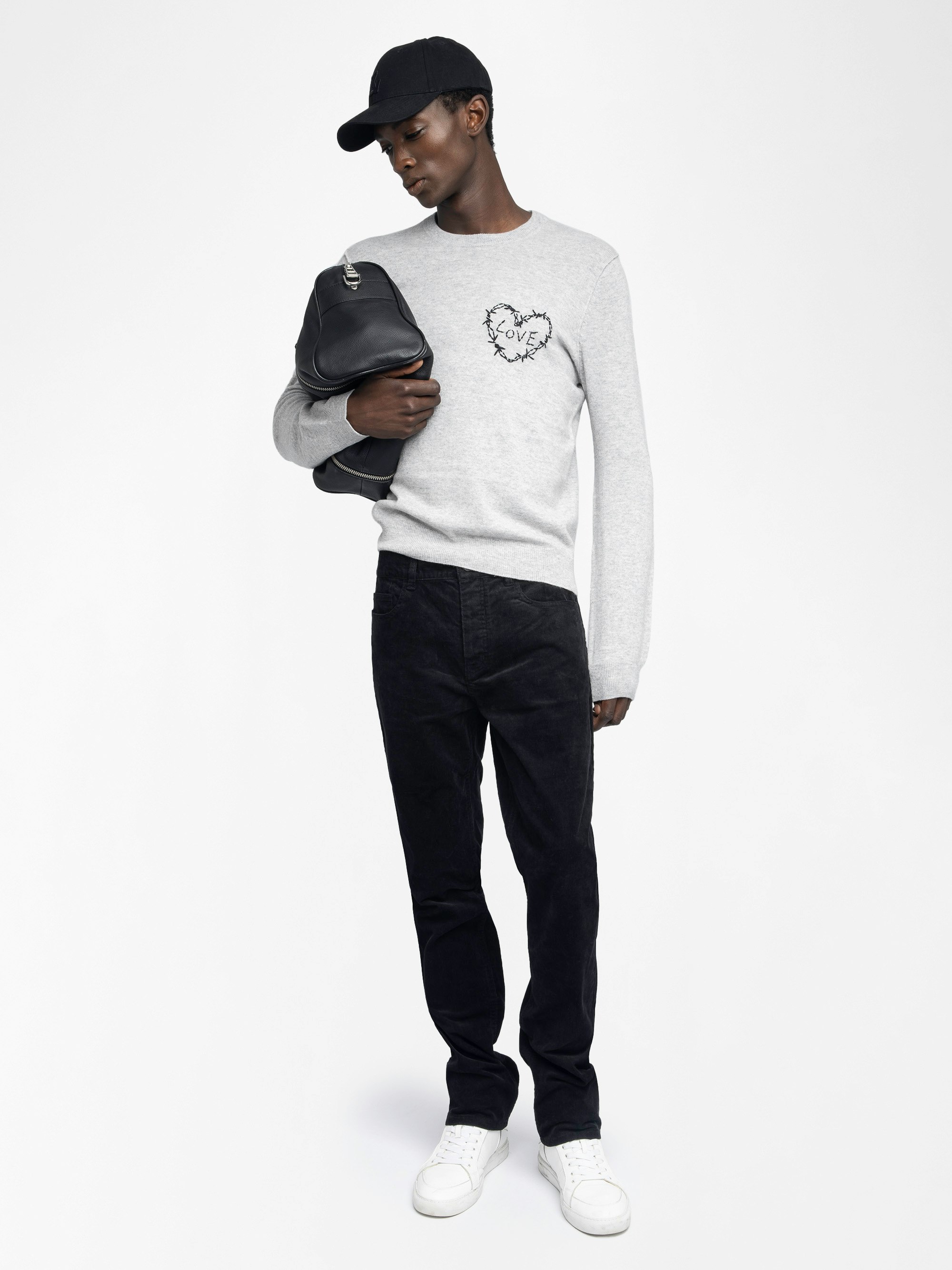 Kennedy Sweater - Sweater with round neck and heart embroidery on the front.