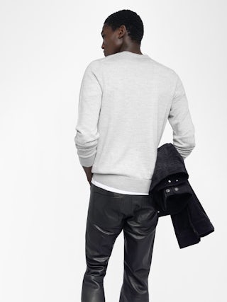 Kennedy Jumper 100% Merino Wool - Jumper with round neck and Voltaire writing on the front.